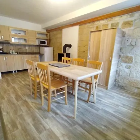 Apartment Lono Jicin